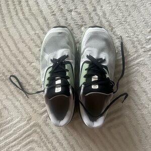 women's on cloud shoes 7.5
